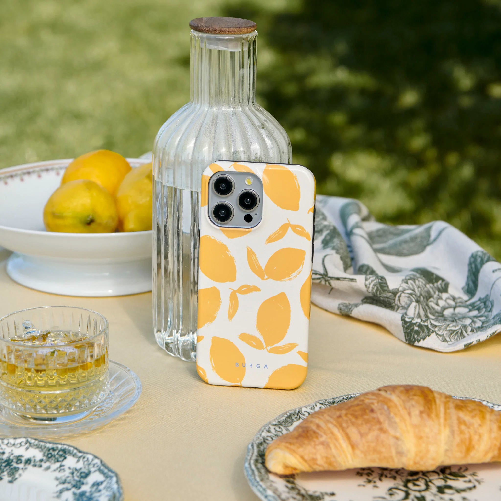Burga Tough Case Apple iPhone 15 - Lemon Tart